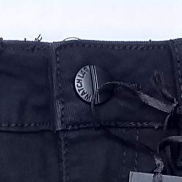 Watch L.A. LS8487 Black Denim Shorts Size S NWT - Picture 8 of 14